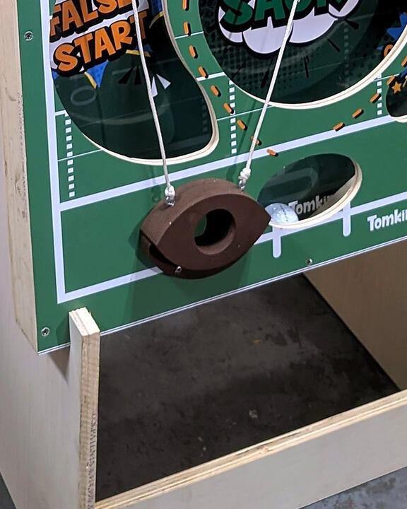 Locking plywood base stand, detail Locking plywood base stand, detail
